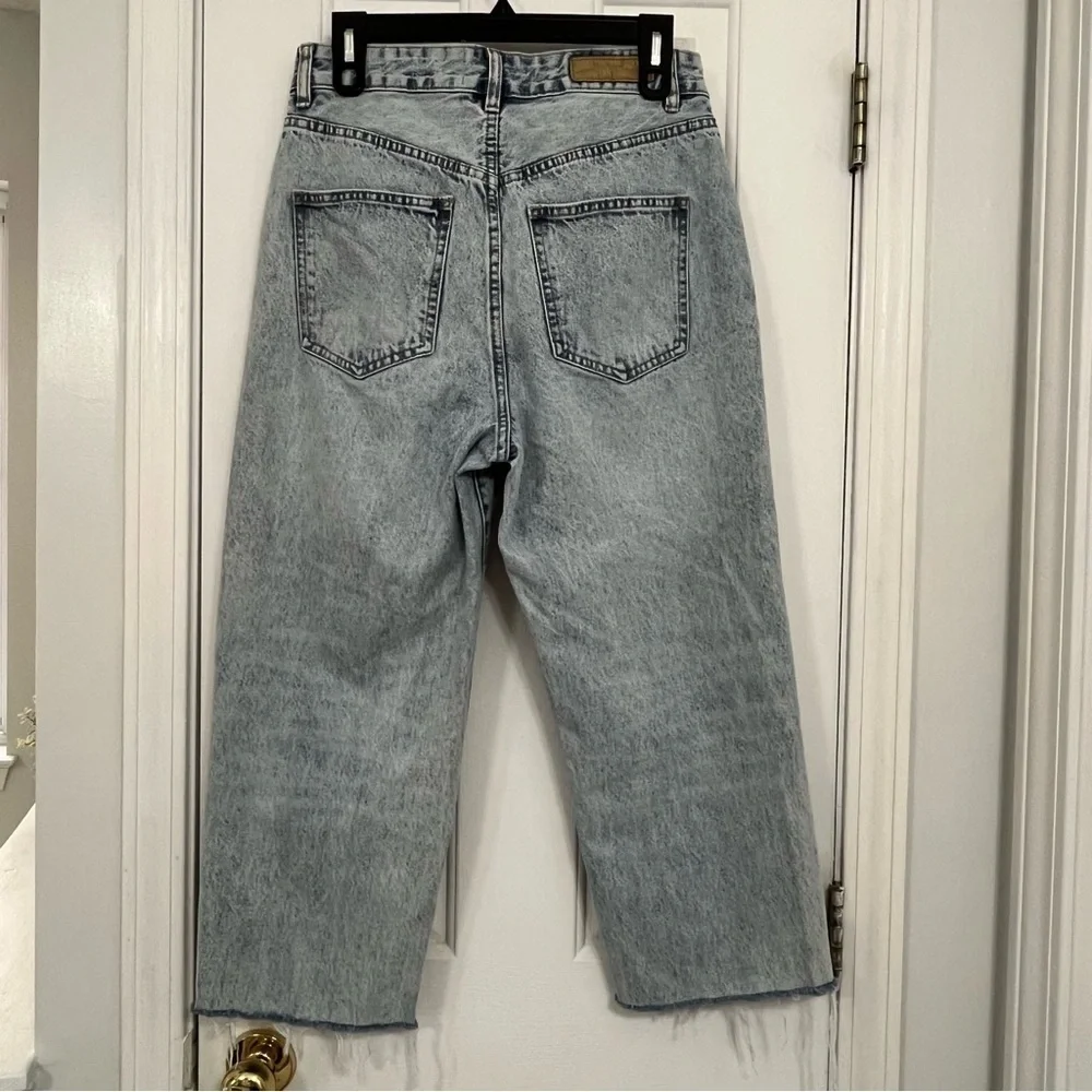 Cotton On high rise cropped distressed raw hem 100% recycled cotton jeans, US4.